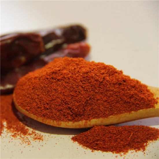 Spezie piccanti essiccate, pura polvere di peperoncino rosso dolce, macinata